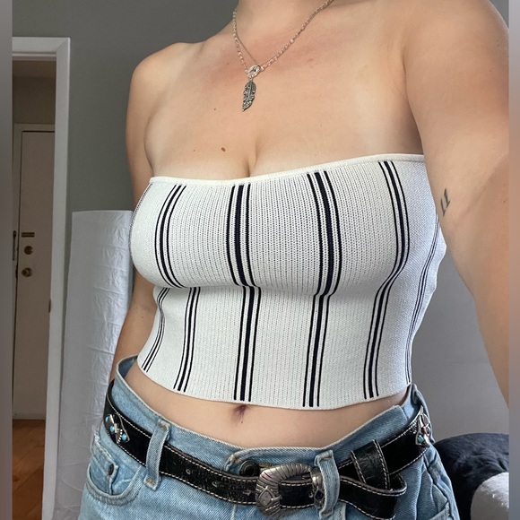 Abercrombie black and white striped cropped tube top - Picture 2 of 2